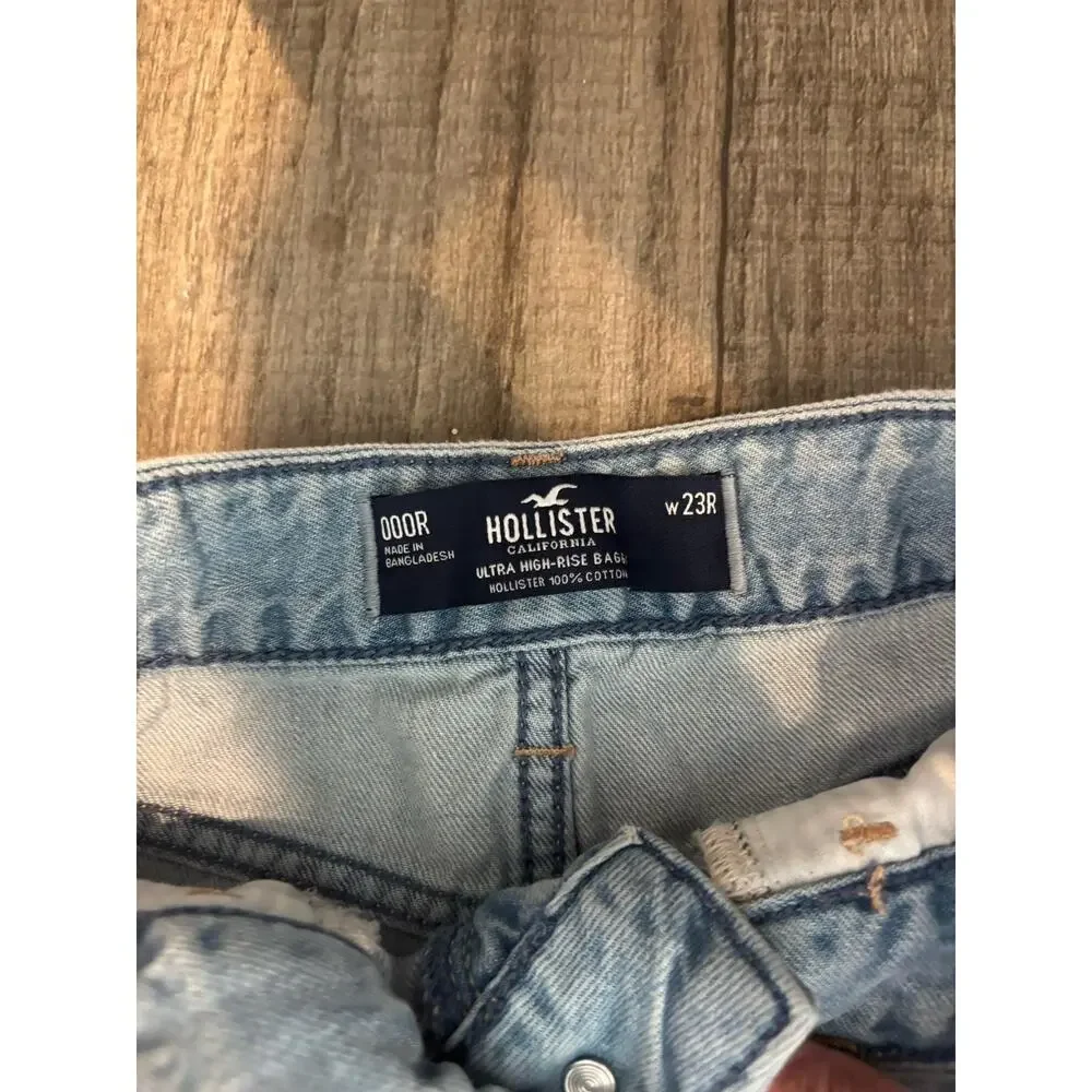 Hollister Ultra High-Rise Baggy Jeans Womens 23R Light Wash Butterfly Pattern‎